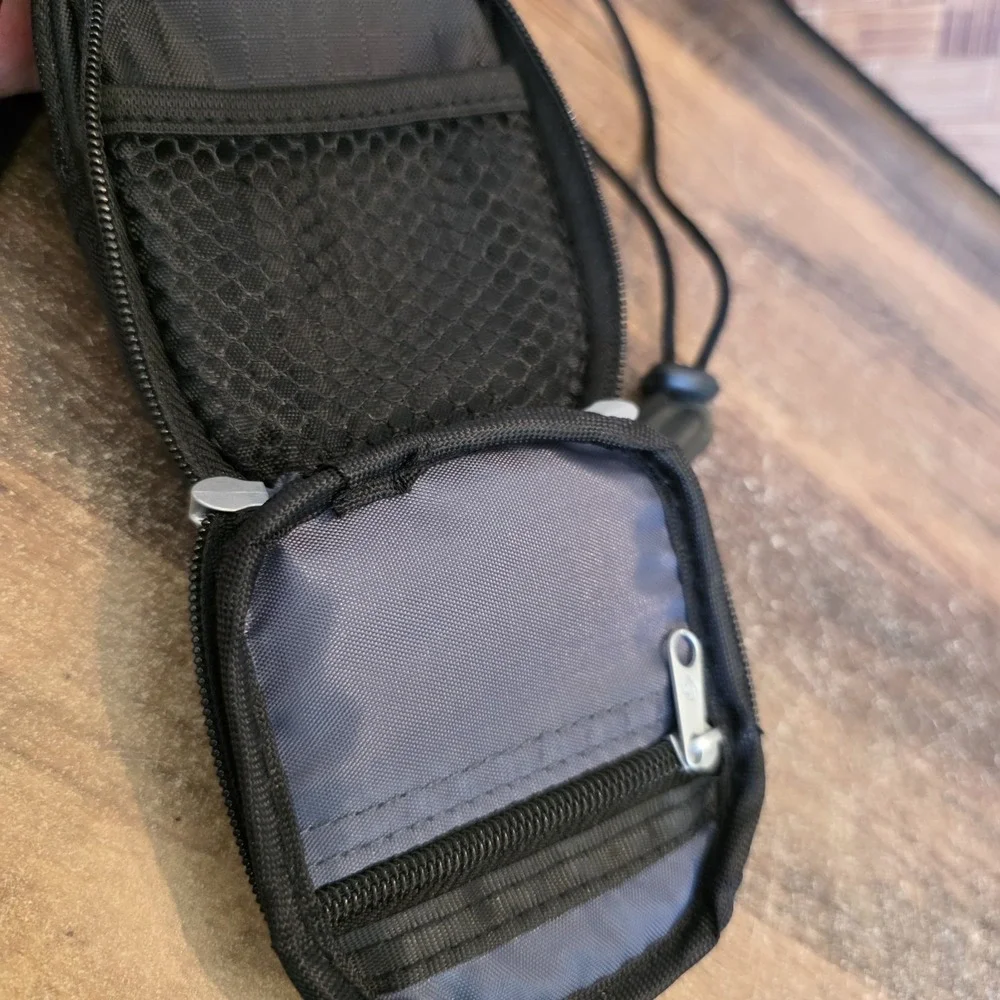 Samsonite Camera Bag Black Small Case Adjustable Removeable Strap Zipper Pockets